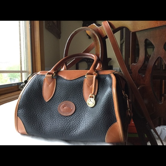 *SOLD* Dooney & Bourke AWL Large Satchel Shldr Bag Blk/Tn - Picture 16 of 16